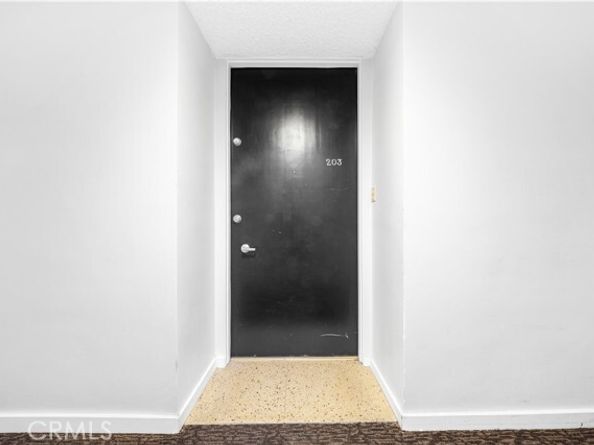 1550 N Laurel Avenue 203, Los Angeles CA 90046