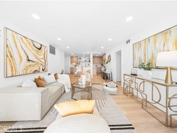 1550 N Laurel Avenue 203, Los Angeles CA 90046