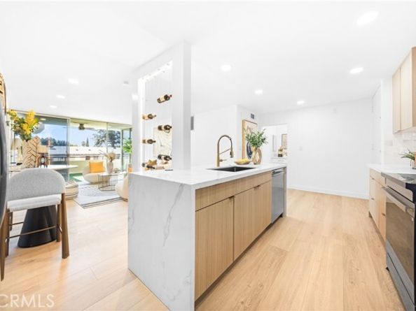 1550 N Laurel Avenue 203, Los Angeles CA 90046