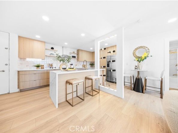 1550 N Laurel Avenue 203, Los Angeles CA 90046