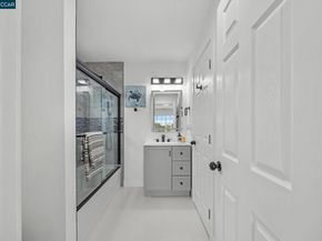 917 60th St, Oakland CA 94608