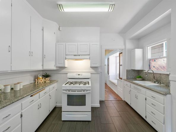 1034 E 21St St, Oakland CA 94606