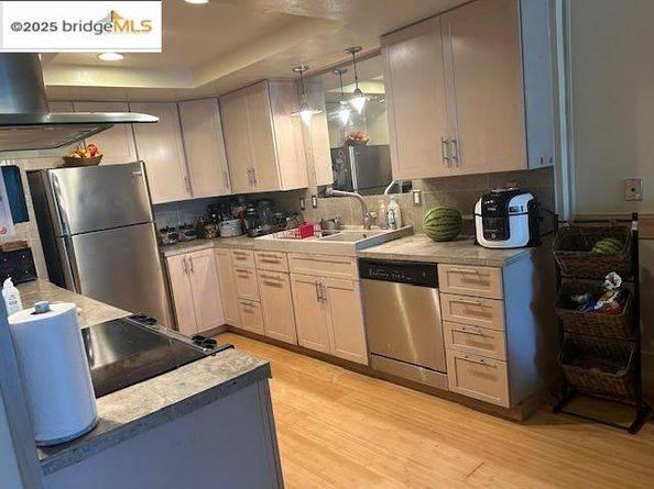 55 Turtle Creek St, Oakland CA 94605