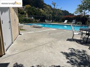55 Turtle Creek St, Oakland CA 94605