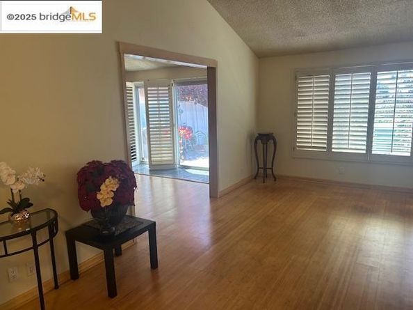 55 Turtle Creek St, Oakland CA 94605