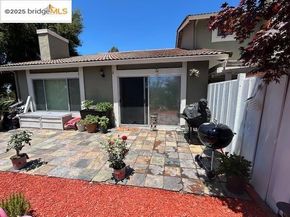 55 Turtle Creek St, Oakland CA 94605