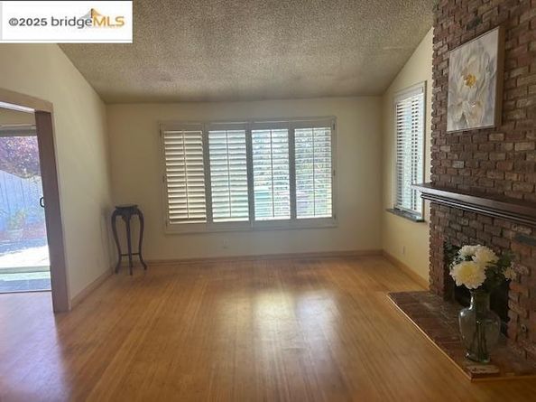 55 Turtle Creek St, Oakland CA 94605
