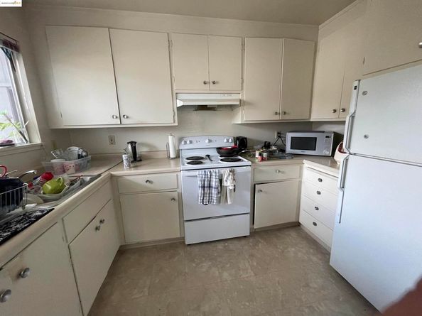 4327 Montgomery Street, Oakland CA 94611