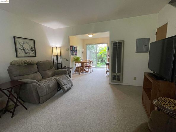 4327 Montgomery Street, Oakland CA 94611