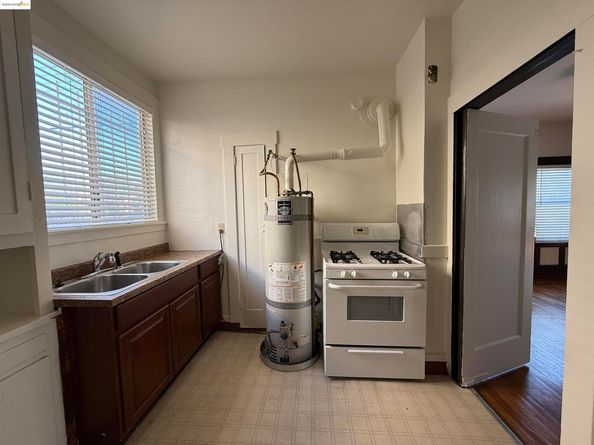 3999 Clarke, Oakland CA 94609