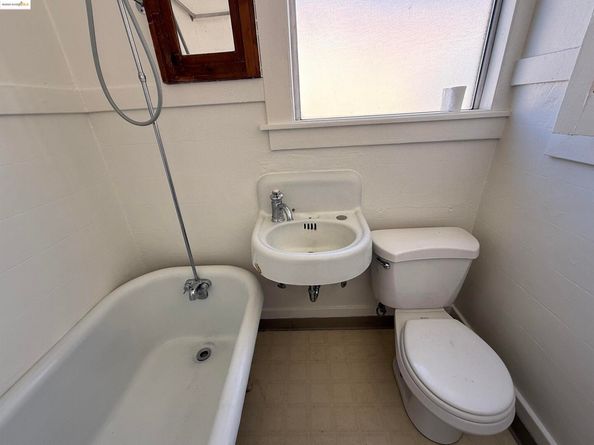 3999 Clarke, Oakland CA 94609