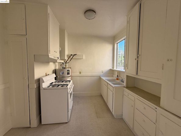 3999 Clarke, Oakland CA 94609