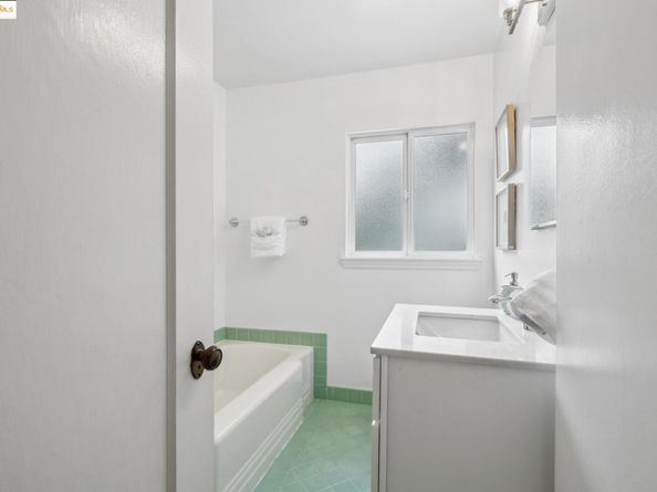 6951 Chambers Dr, Oakland CA 94611
