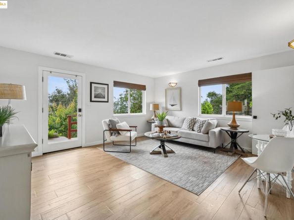 6951 Chambers Dr, Oakland CA 94611
