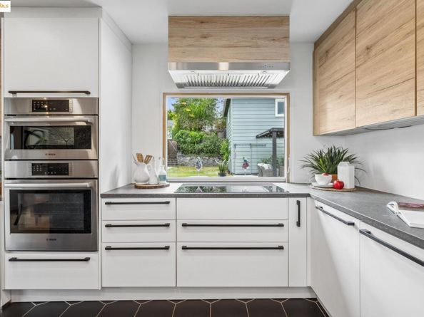 6951 Chambers Dr, Oakland CA 94611