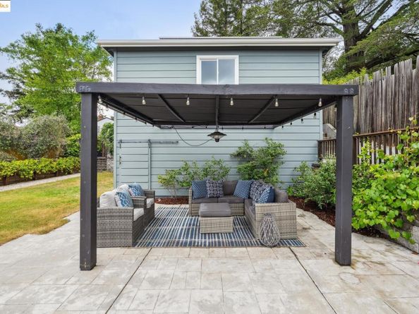 6951 Chambers Dr, Oakland CA 94611