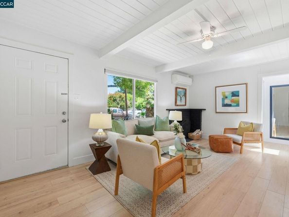 2082 Overhill Rd, Concord CA 94520