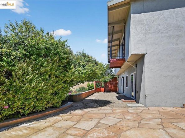 2421 Crestview Ct, San Leandro CA 94578