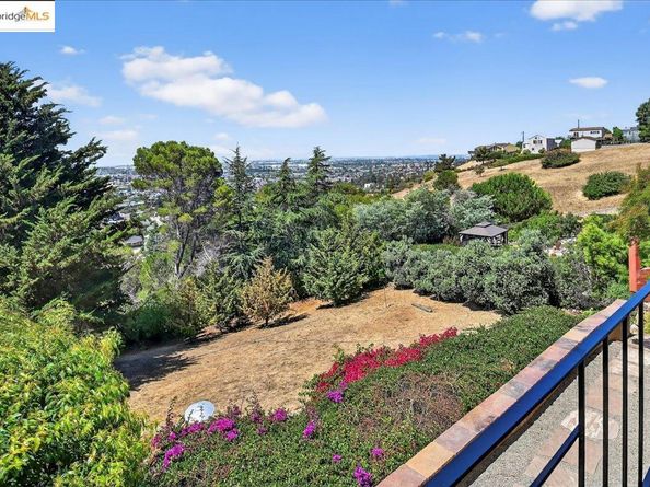 2421 Crestview Ct, San Leandro CA 94578