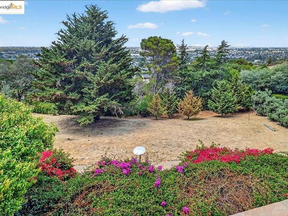 2421 Crestview Ct, San Leandro CA 94578