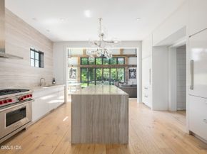 865 Hollow Tree Ridge Road, Darien CT 06820