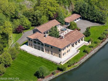 41 Meadow Wood Drive