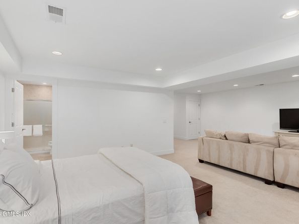 77 Havemeyer Lane 45, Stamford CT 06902