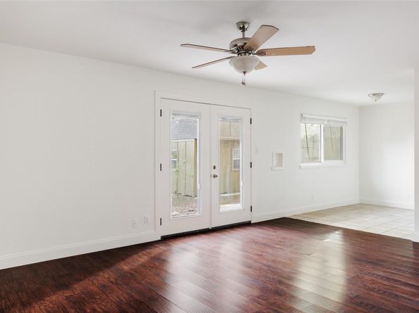 402 Blueberry HL, Austin TX 78745