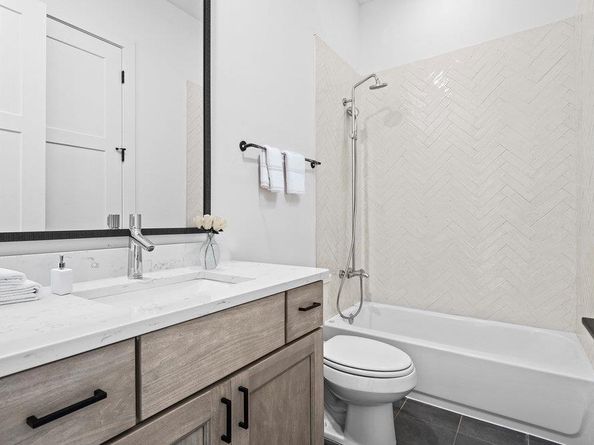 1719 Spyglass DR 16, Austin TX 78746