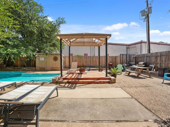 2600 Penny LN 115, Austin TX 78757