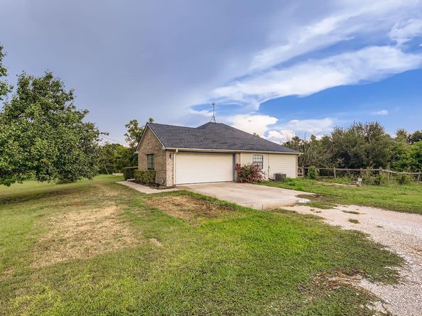 701 Shin Oak LN, Liberty Hill TX 78642