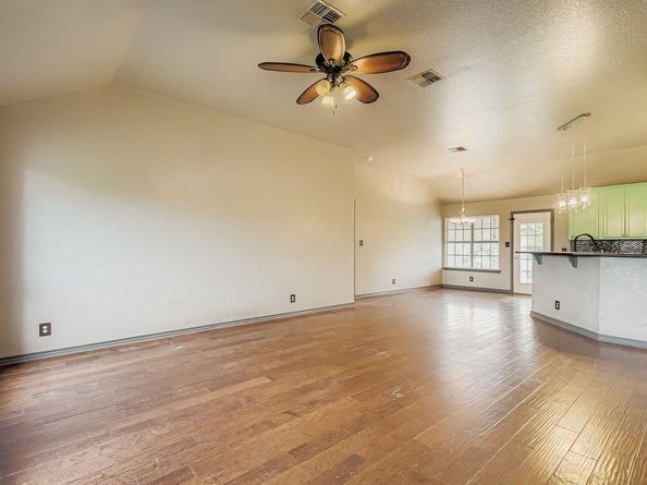 701 Shin Oak LN, Liberty Hill TX 78642
