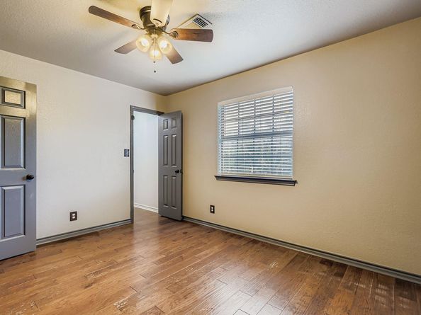 701 Shin Oak LN, Liberty Hill TX 78642