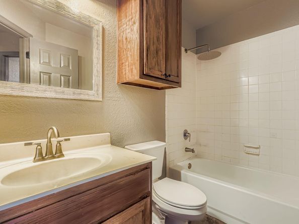 701 Shin Oak LN, Liberty Hill TX 78642