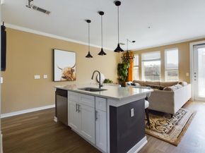 1900 Barton Springs RD 3040, Austin TX 78704
