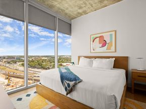 48 East Ave 2004, Austin TX 78701