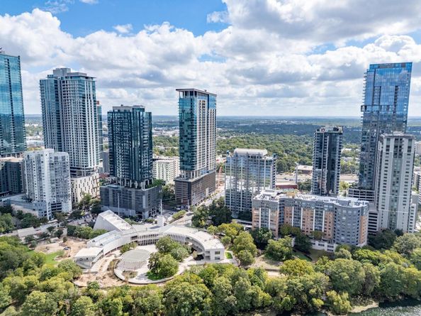 48 East Ave 2004, Austin TX 78701