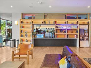 48 East Ave 2004, Austin TX 78701