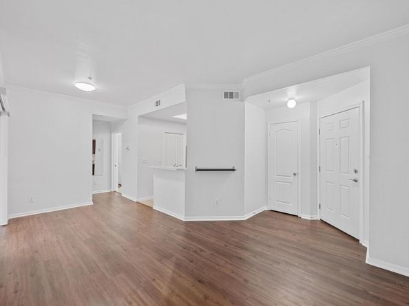 6000 Shepherd Mountain CV 213, Austin TX 78730