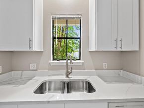 712 Graham PL 203, Austin TX 78705