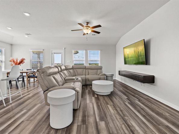 101 Skyview Farm LN, Liberty Hill TX 78642