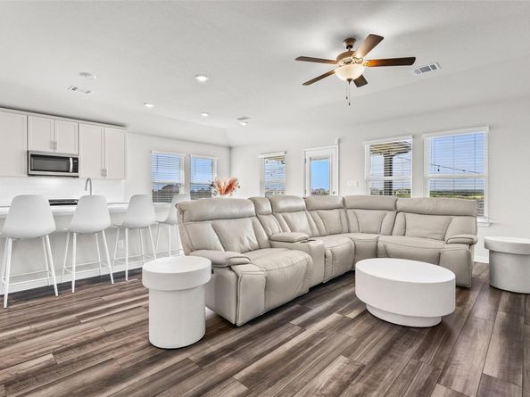 101 Skyview Farm LN, Liberty Hill TX 78642