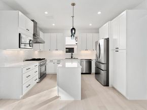 1500 Sylvan Glade 2B, Austin TX 78745