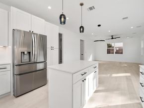 1500 Sylvan Glade 2B, Austin TX 78745