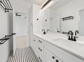 1500 Sylvan Glade 2B, Austin TX 78745