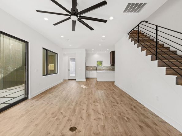 4407 Merle DR B, Austin TX 78745