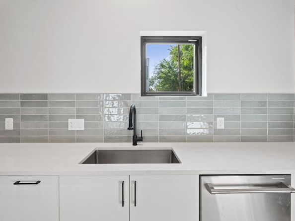 4407 Merle DR B, Austin TX 78745