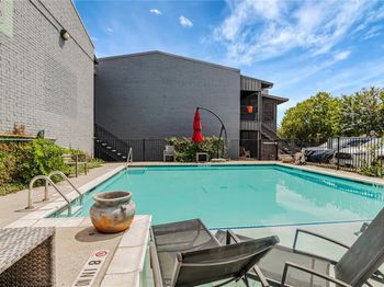 909 Reinli ST