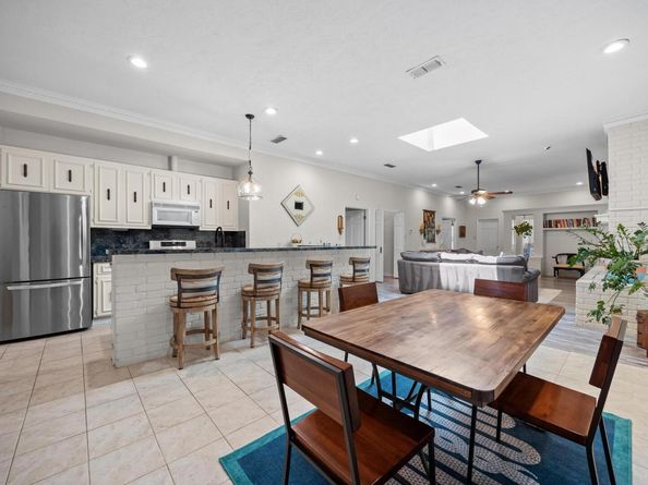 11009 Pinehurst DR, Austin TX 78747