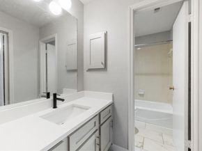 2001 Parker LN 129, Austin TX 78741